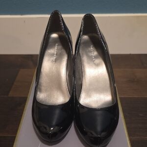Bandolino Black Patent Heels